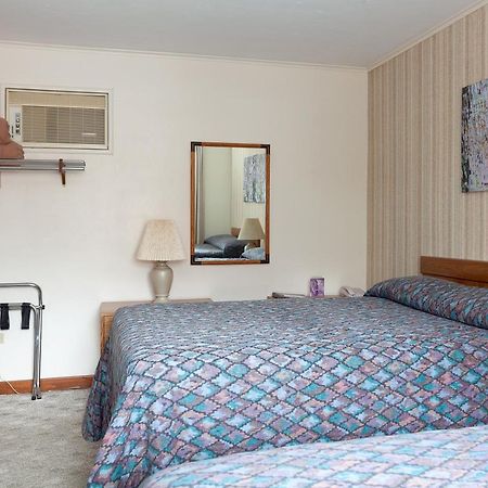Town & Country Motor Inn Lake Placid Exterior photo
